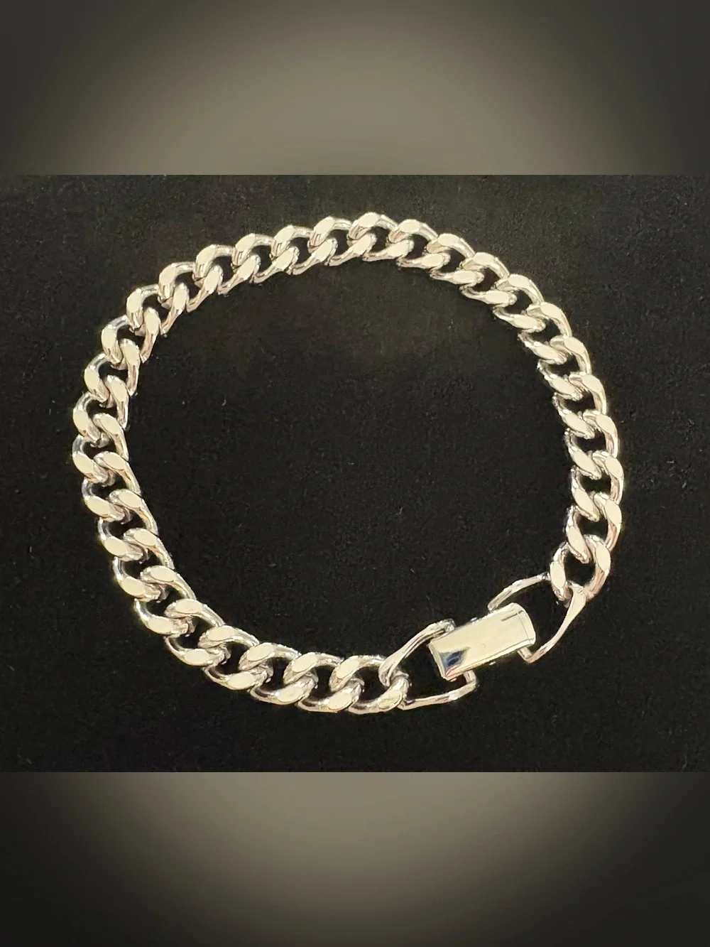 NOS Vintage Avon Classic Style Wrist Chain Silvertone Medium 1979